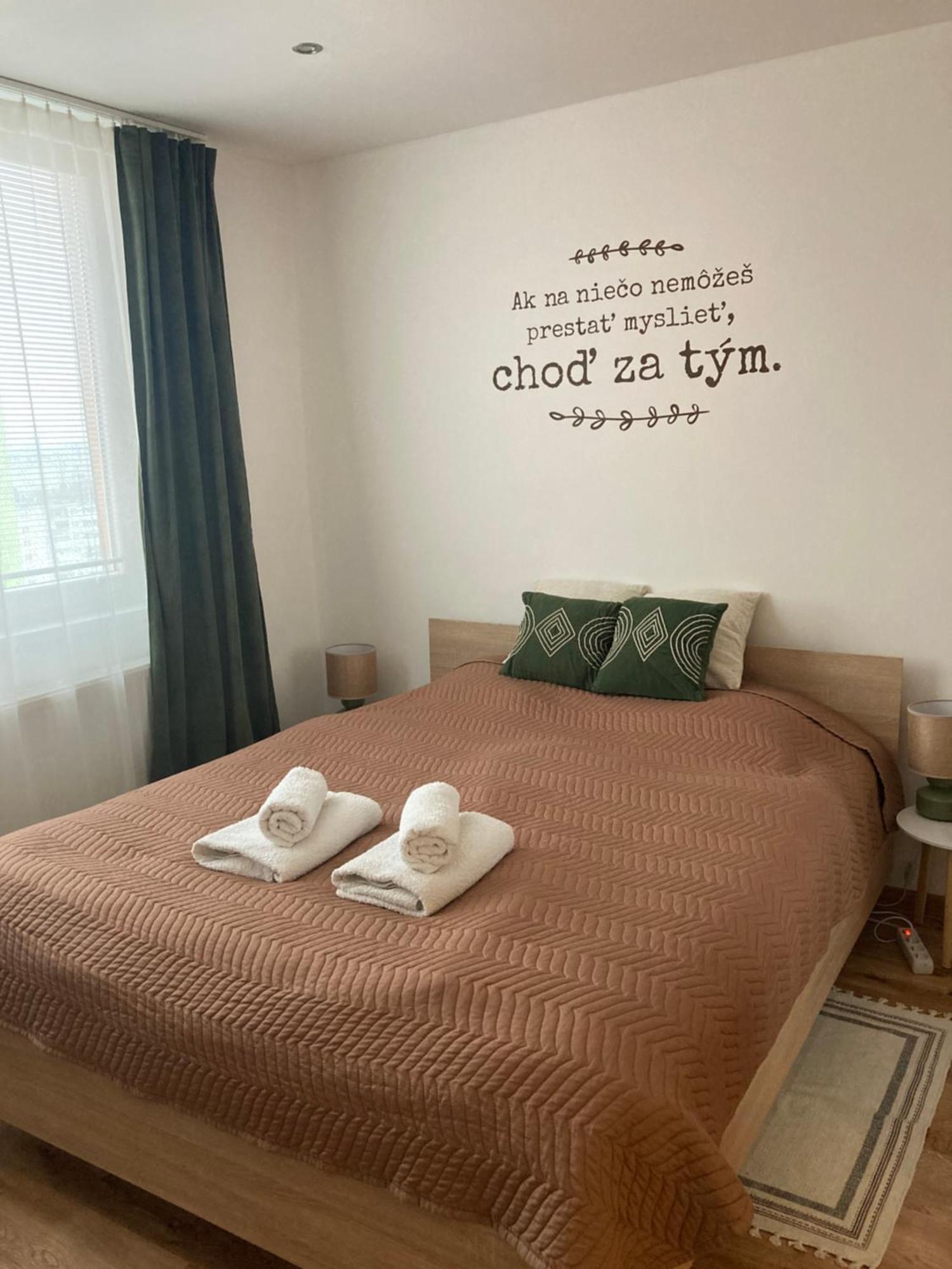 Apartman Nedaleko Centra Mesta Michalovce Eksteriør billede