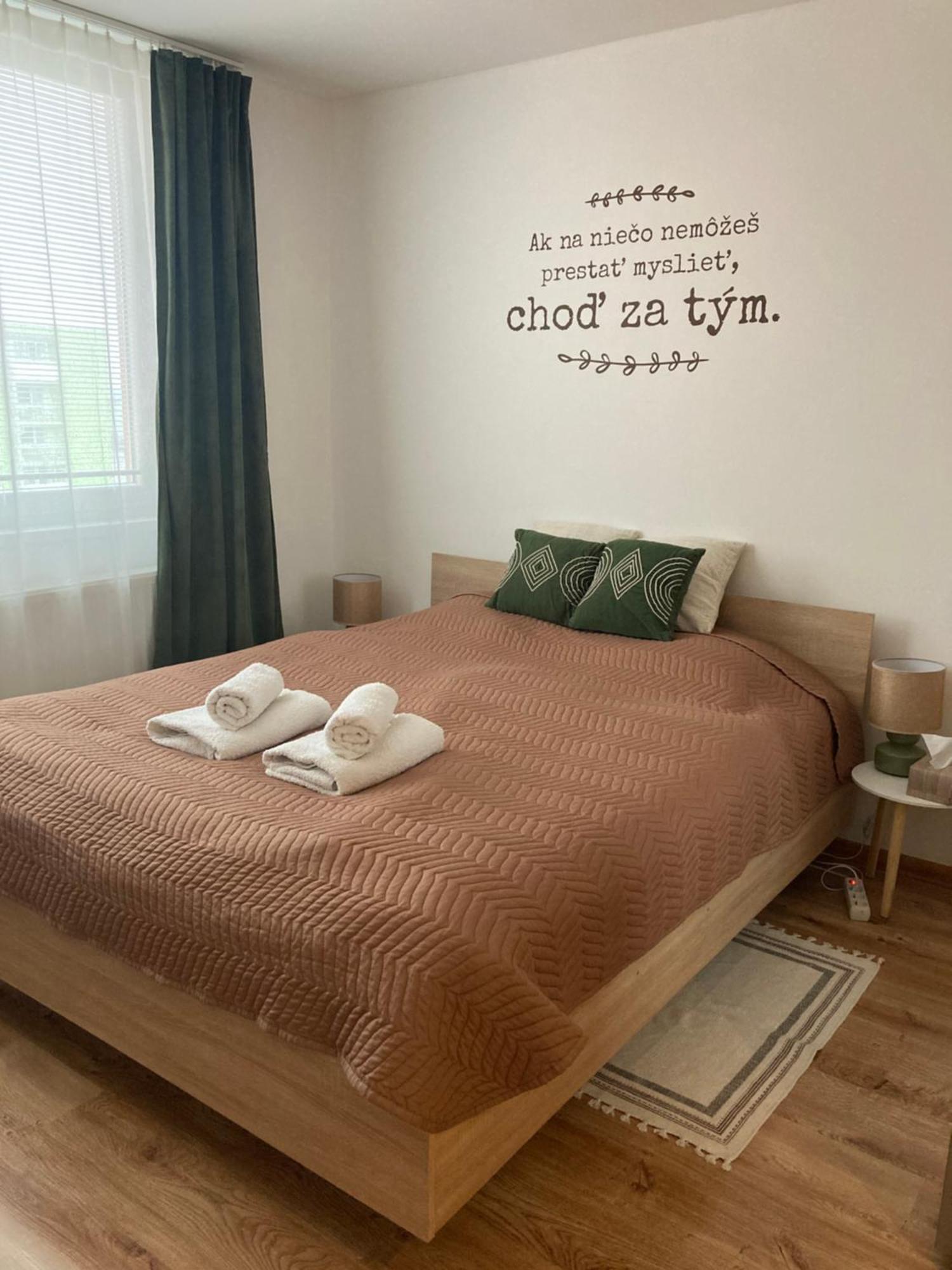 Apartman Nedaleko Centra Mesta Michalovce Eksteriør billede